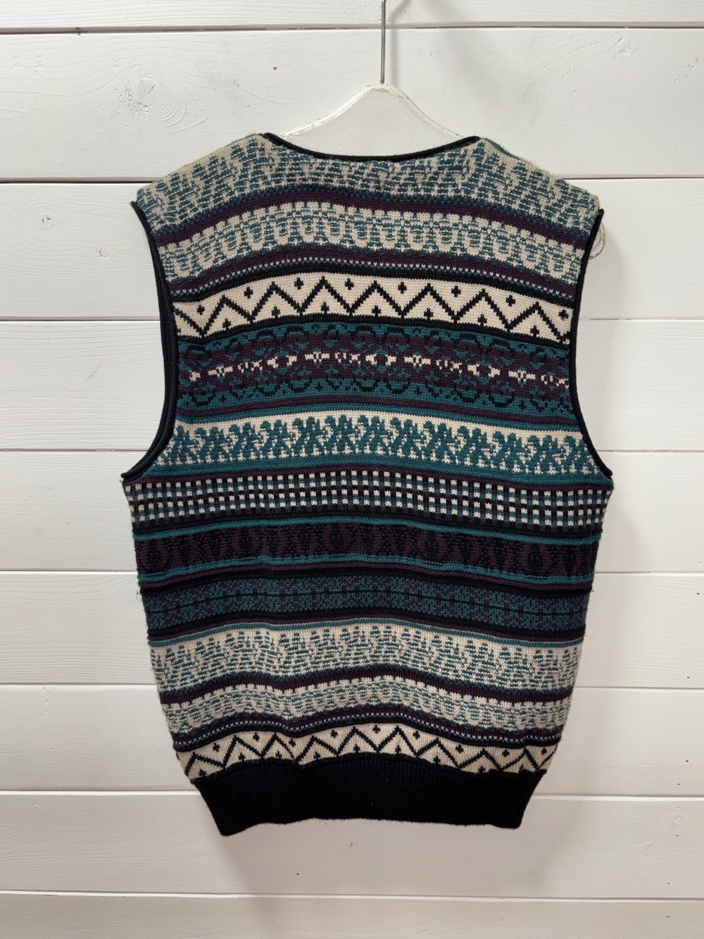 Lumière Vintage Unisex Patterned Knit Vest – L/G - Picture 5 of 9